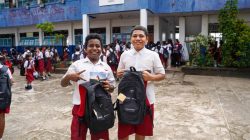 PT Pertamina Patra Niaga Bagikan 2.000 Paket Perlengkapan Sekolah di  Jayapura